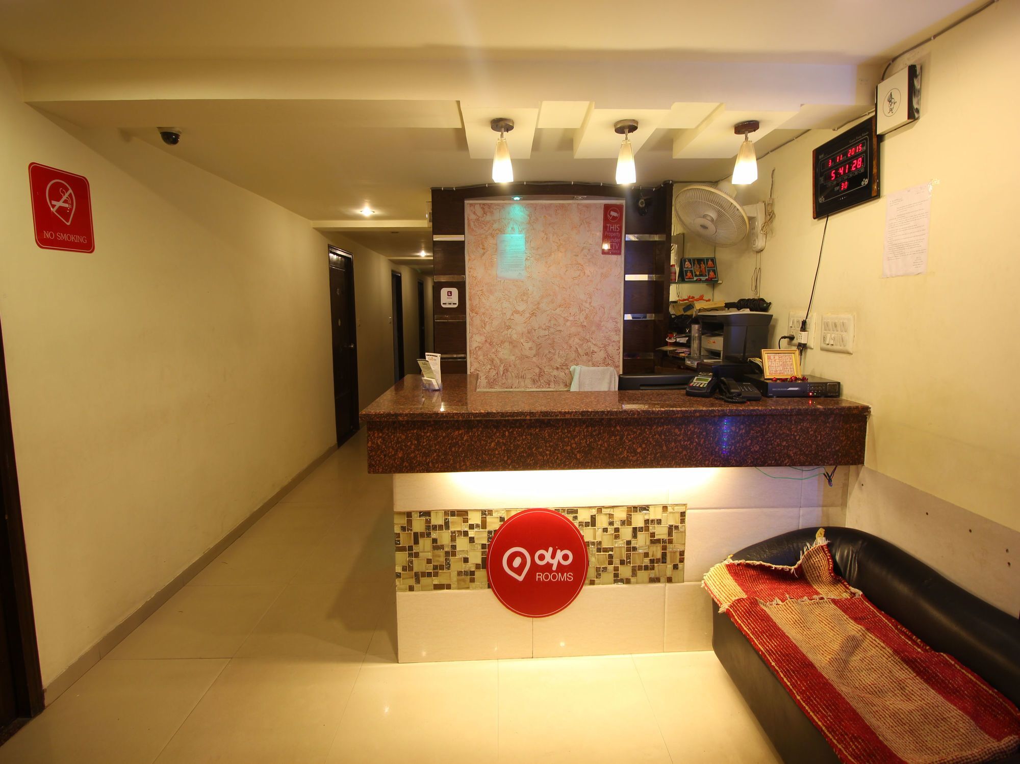 Oyo 2485 Hotel Kalash Inn 阿穆达巴 外观 照片