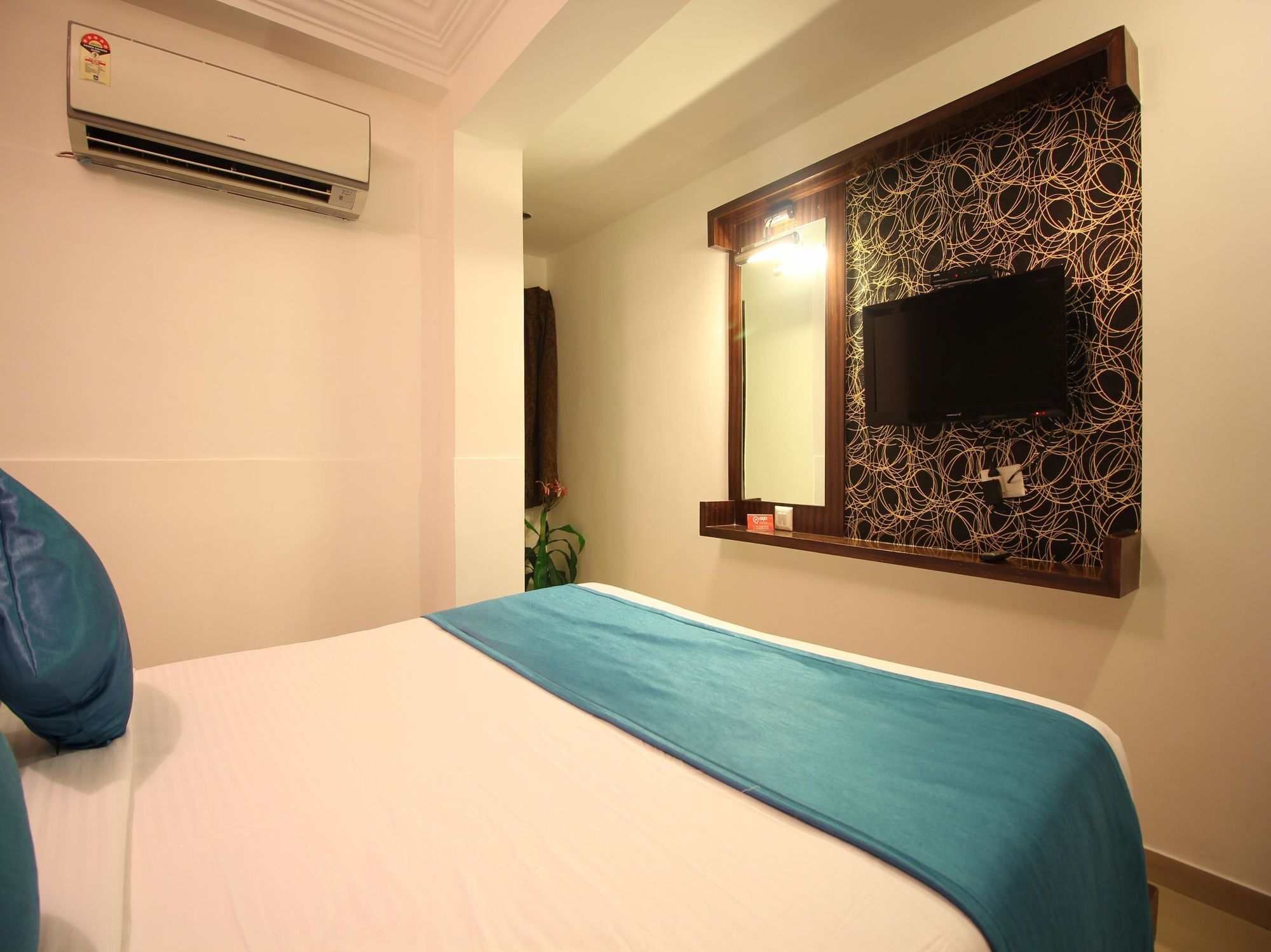 Oyo 2485 Hotel Kalash Inn 阿穆达巴 外观 照片